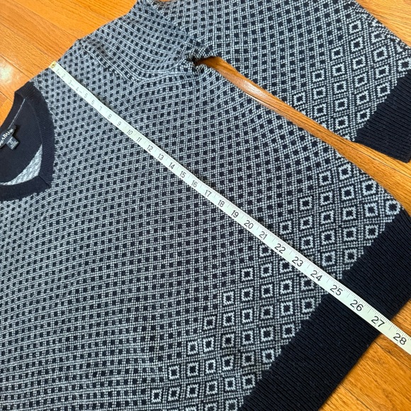 Jos. A. Bank Wool V-Neck Sweater Men's XL Navy Blue White Diamond Patterned Ivy - Picture 5 of 6